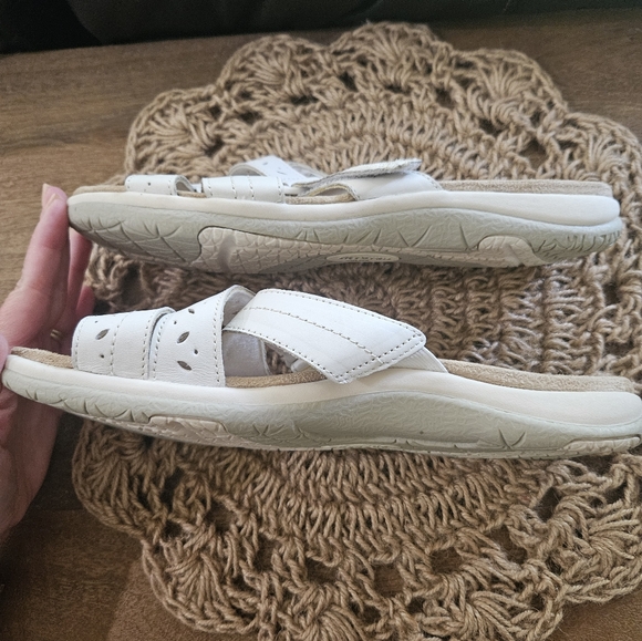 EUC Earth Origins sandals- 10 - Picture 10 of 10